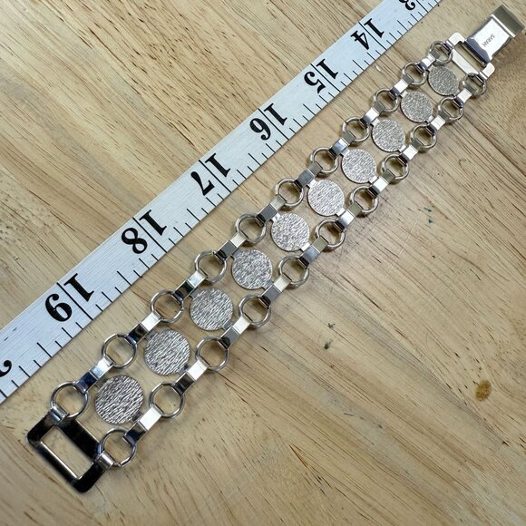 Sarah Coventry Silver-Tone Textured & Smooth Circle Link Bracelet With Fold-Over - Picture 13 of 14